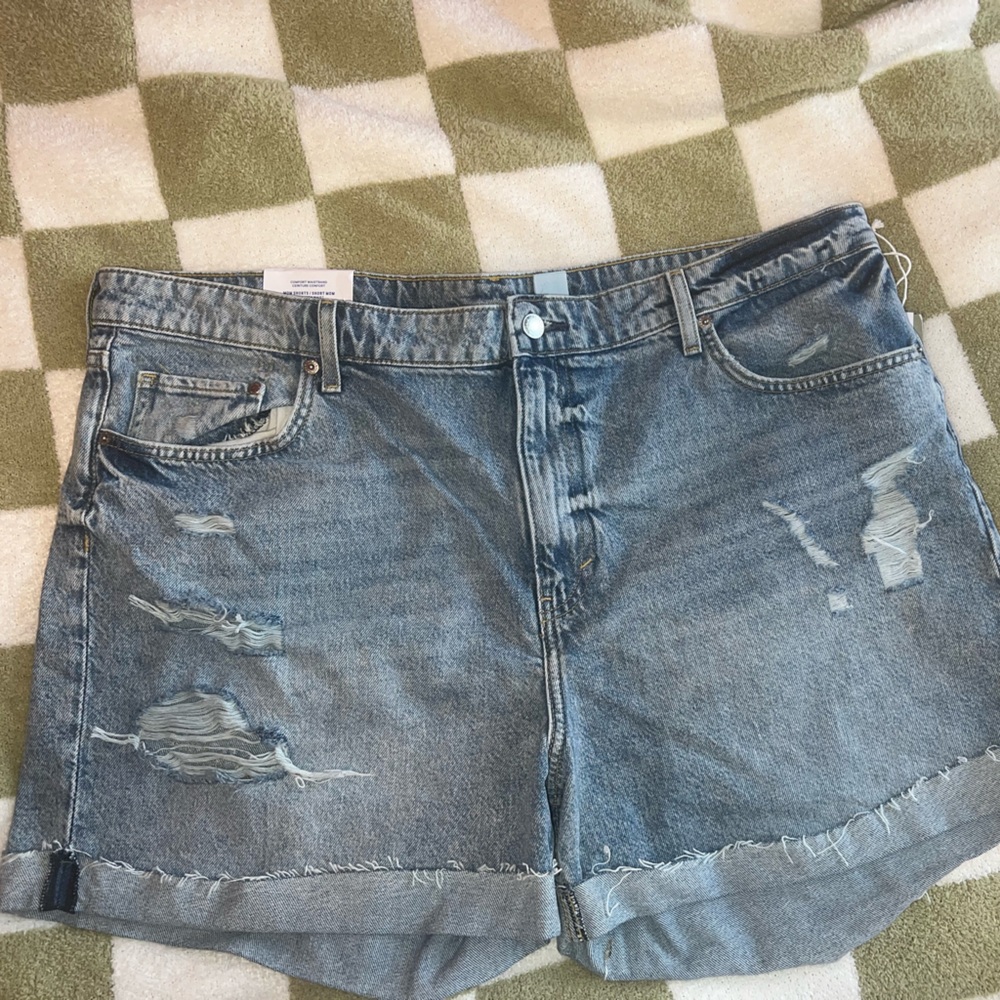 NWT H&M size US 18 Mom short